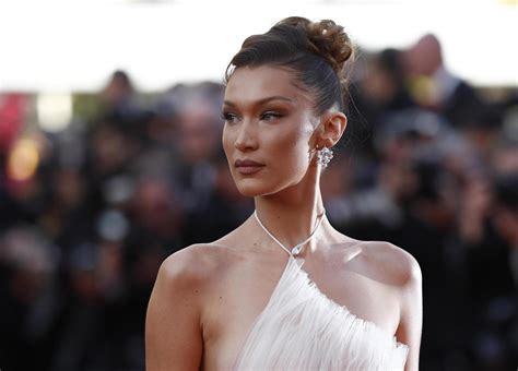 Cannes Elton John E Bella Hadid Brillano Sul Red Carpet Del Film Rocketman