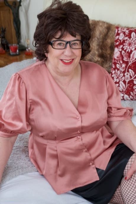 Chubby Brunette Short Hair Porn Pics Naked Photos SexyGirlsPics