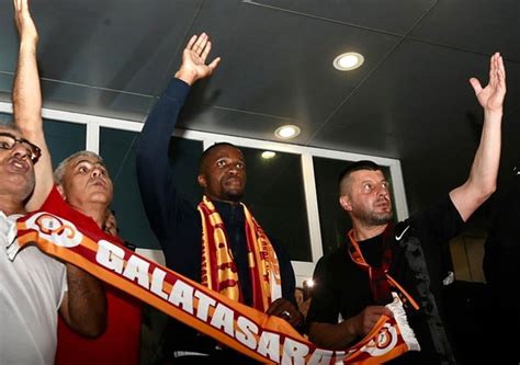 Fenerbahçe ye yılın transfer çalımı Wilfried Zaha Galatasaray da Hür