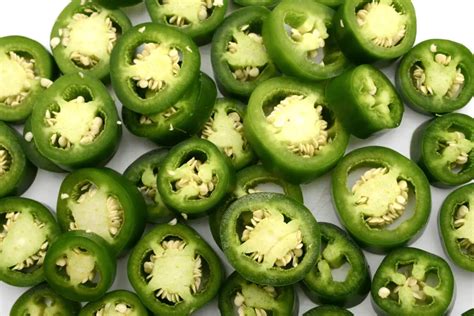 Poblano Peppers Vs Jalapenos Heat Flavor Size Nutrition And Subs