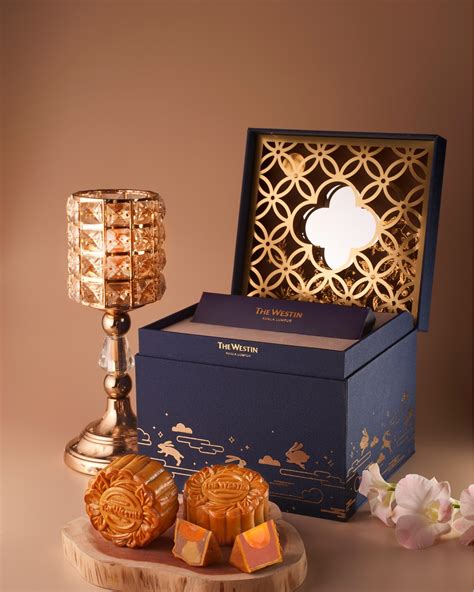 20 Pretty Mooncake Gift Sets To Get This Mid-Autumn Festival 2022