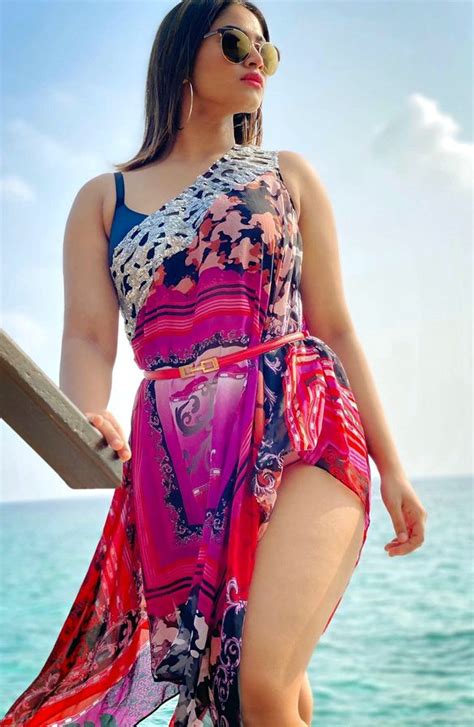 Shivani Narayanan Tamil Serial W3x18 Hot Legs Social Media Starcelebblog