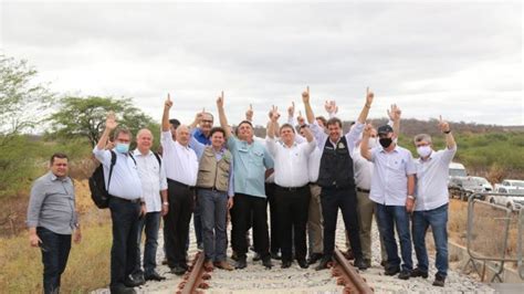 O Presidente Bolsonaro Tem Colocado O Brasil Nos Trilhos Diz João