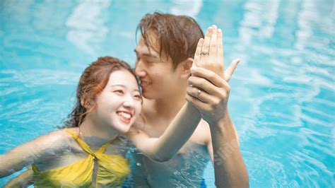 Summer Character Outdoor Love Valentines Day Bikini Swimming Pool Powerpoint Background For Free