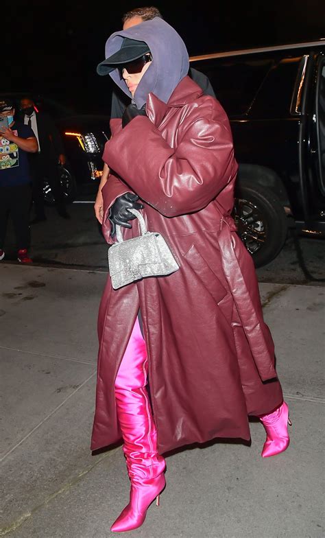 Kim Kardashian E Il Suo Nuovo Stile In Rosa Shocking Balenciaga Vogue