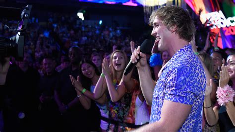 Logan Paul Says He S Going Gay For A Month And It S Not Going Over Well Mashable