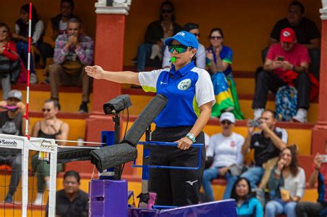 Marlene Hernández primera árbitra mexicana de la historia con gafete