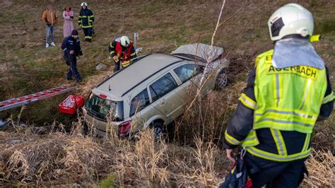 Autofahrerin Landet Im Bach Schwer Verletzt Radio Zwickau