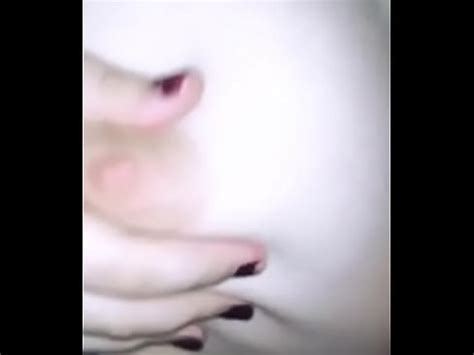 Babe Squeezing Her Tits Xnxx