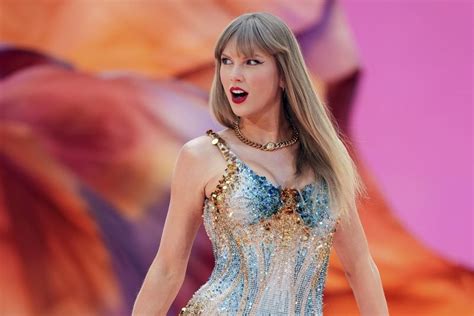 Taylor Swift Surpasses Rihanna To Become Worlds Richest Female