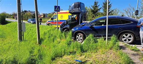 Wypadek na drodze wojewódzkiej 794 pod Krakowem Zderzenie pojazdu