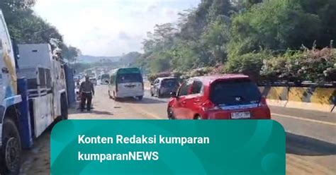 Truk Terguling Dan Tutup Badan Jalan Di Tol Cipularang Tak Ada Korban