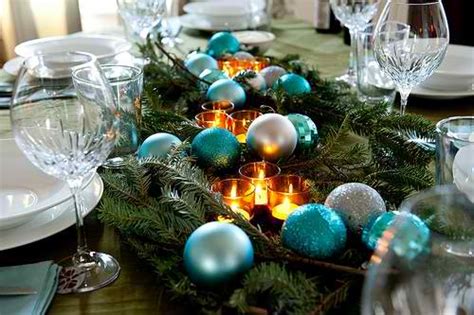 36 Impressive Christmas Table Centerpieces - Decoholic