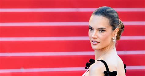 Alessandra Ambrosio im Strick Bikini Was für ein Body