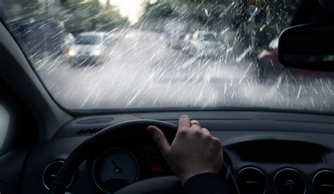 Conducir Bajo La Lluvia Aumenta El Riesgo En Las V As Revista