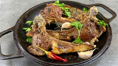 Сочные Бараньи ребрышки на сковороде с чесноком - YouTube