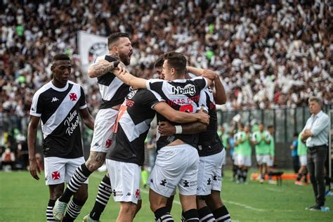 Vasco Vence Gr Mio Por A Em S O Janu Rio Em Jogo Disputado E