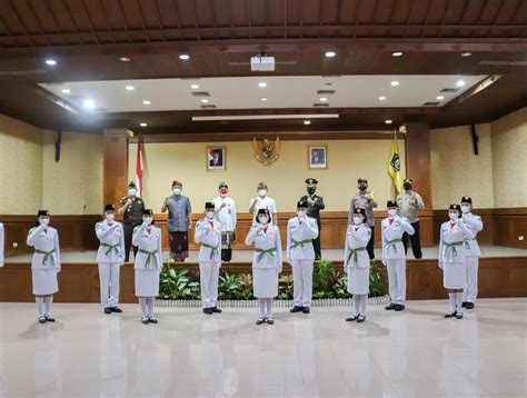 Sekda Adi Arnawa Kukuhkan Paskibraka Kabupaten Badung Tahun