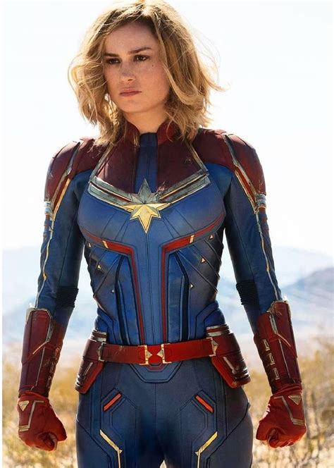 Captain Marvel behind the scenes by EW | Marvel costumes, Captain ...