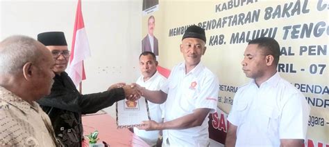 Balon Bupati Malra JK Sambangi Gerindra Ambil Formulir Siap Maju Cabup