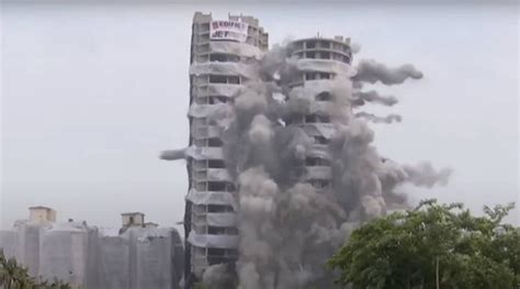 Noida Supertech Twin Towers Demolition Live Updates नोएडा का ट्विन टावर धराशाई धमाके के बाद