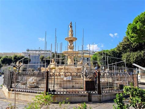 Messina Restauro Della Fontana Di Orione In Piazza Duomo Smontata L