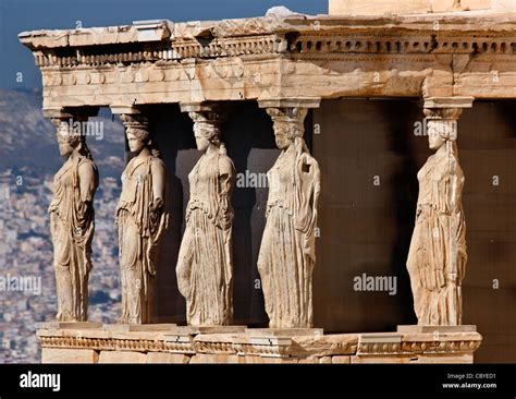 Las Cari Tides Estatuas Que Sirve Como Columnas En El Antiguo