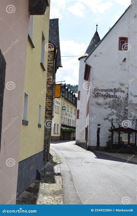 Bruttig Fankel Germany 08 23 2022 Mosel Promenade With A Curve Away