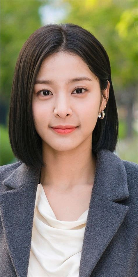 Pin by 마디나 on Ин А Actresses with black hair Classic bob haircut