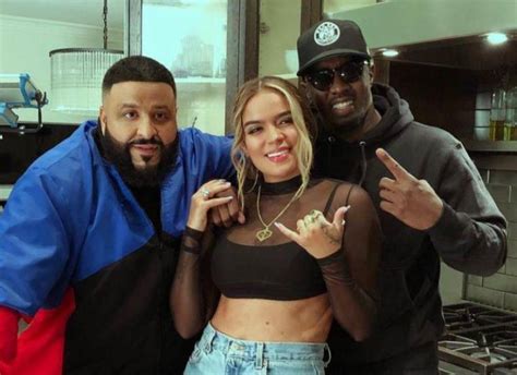 La polémica foto de Karol G junto a Diddy Combs en medio de graves