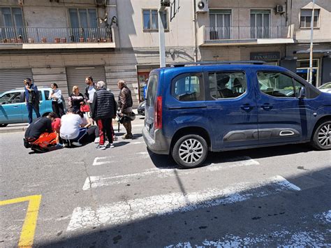 Messina Incidente Nella Via Cesare Battisti Auto Centra Pedone