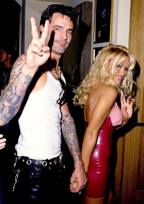 Pam And Tommy Tommy Lee Cool Halloween Costumes Halloween Outfits