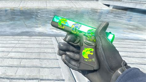 INSPECTING GLOCK 18 EMERALD WITH 4x FURIA ANTWERP HOLO INGAME CS2 CS2