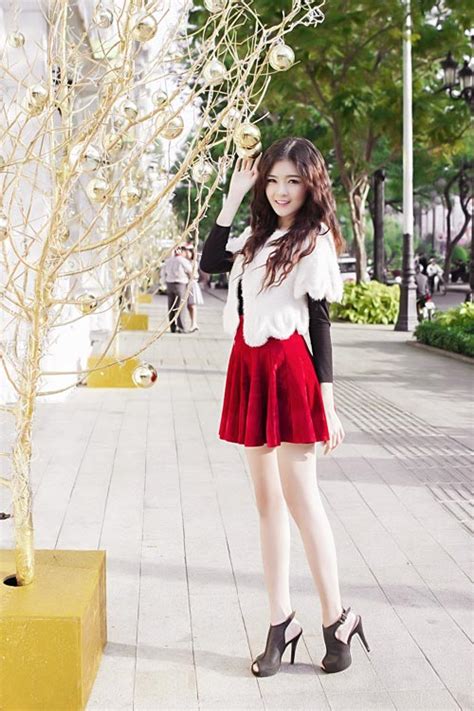 Hot girl Lilly Luta một mình đón Giáng sinh