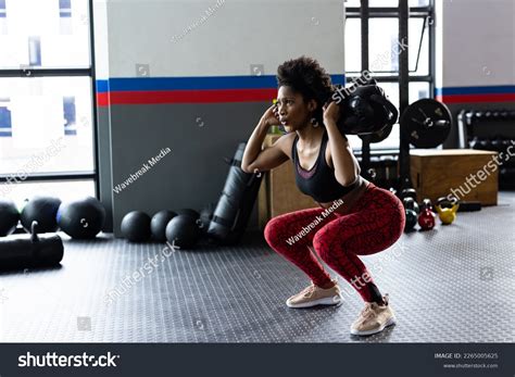 4,916 Carrying Weights Woman Images, Stock Photos & Vectors | Shutterstock