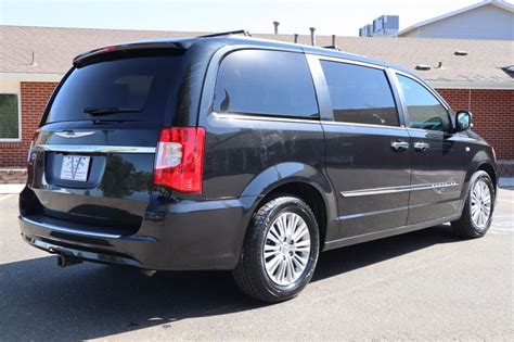 2014 Chrysler Town And Country Photos