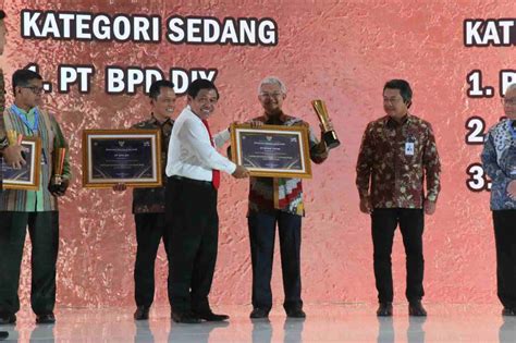 Bank Jatim Sabet Penghargaan BUMD Awards 2023 Dari Kemendagri