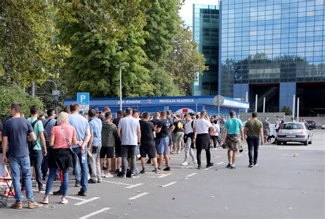 Novi Redovi Ispred Maksimira Svi Ele Na Gostovanje