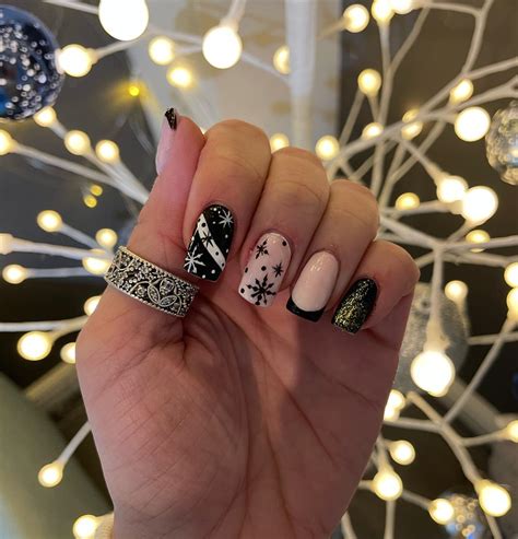 Black Christmas Nails To Celebrate Holiday Season Nail