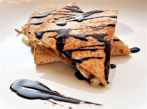 tsukurikata: ham and cheese quesadilla with a reduced balsamic glaze