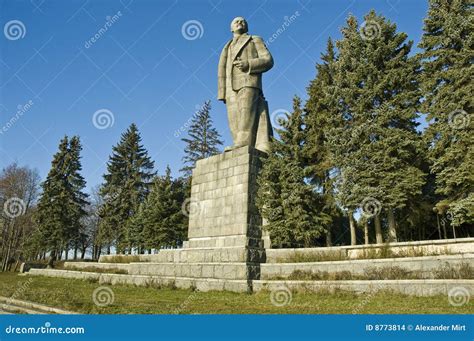 Lenin The Monument In The Dubna City Russia Stock Images Image 8773814