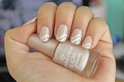 Маникюр в стиле nude дизайн ногтей телесной цветовой гаммы