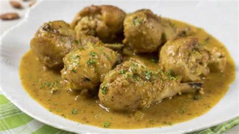 Poulet à la sauce aux amandes un plat riche en goût et agréablement