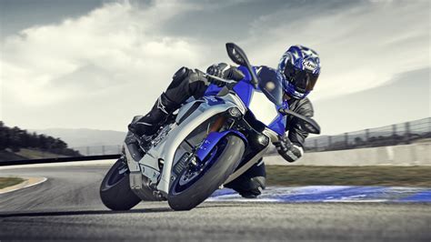 Yamaha Yzf R Studio And Action Shots Show More Superbike Goodness