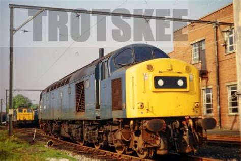 35mm Slide Br British Rail Diesel Loco Class 40 40152 Reddish 1981 Original £6 00 Picclick Uk