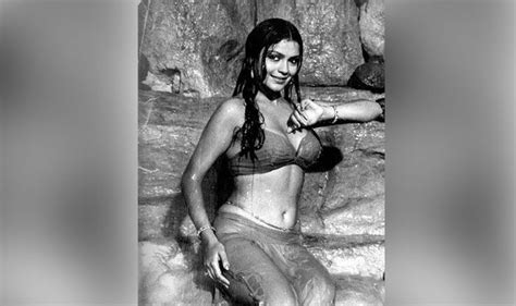 Hot Sexy Namrata Shirodkar Bikini Pics