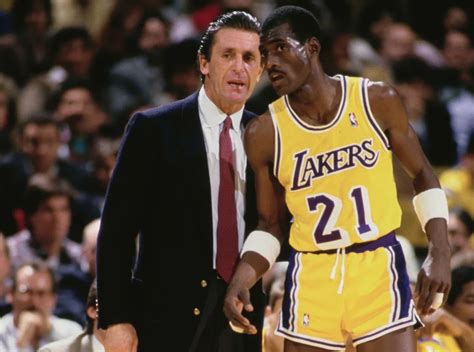 Lakers Retire Michael Cooper S No 21 Jersey In Halftime Ceremony