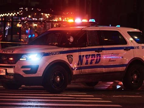 Nyc Police Chase With Stolen Box Truck Damages 25 Cars Hurts Cops