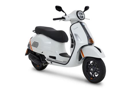 เวสปาเปดตวรถมอเตอรไซคใหม VESPA GTS SERIES ในราคาเรมตน 165 900