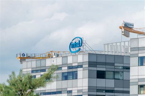 Is Intel A Good Stock To Buy? What Investors Should Consider (NASDAQ ...